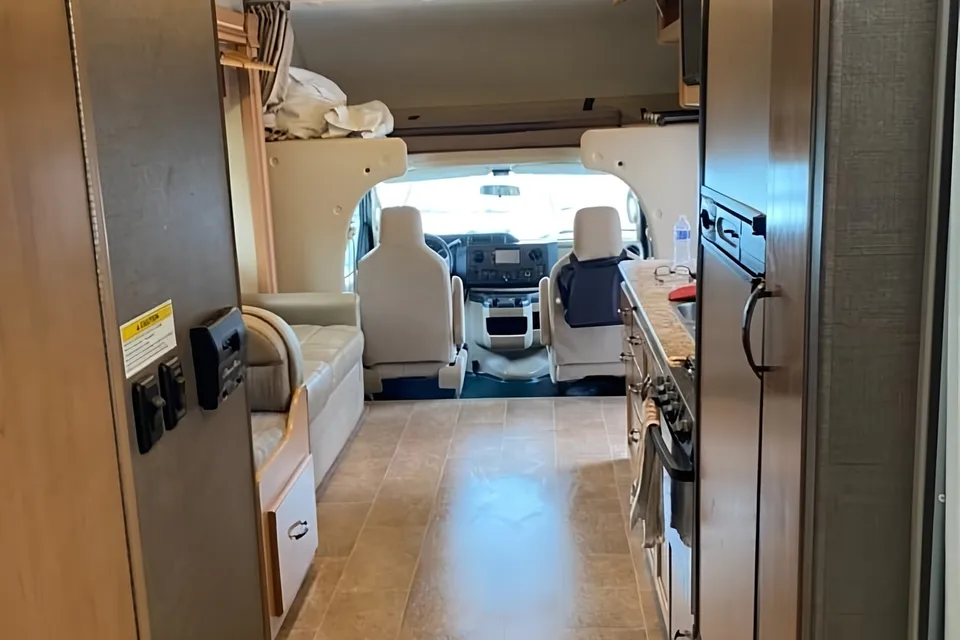 Didi's Thor motor coach Chateau 31L Class C
