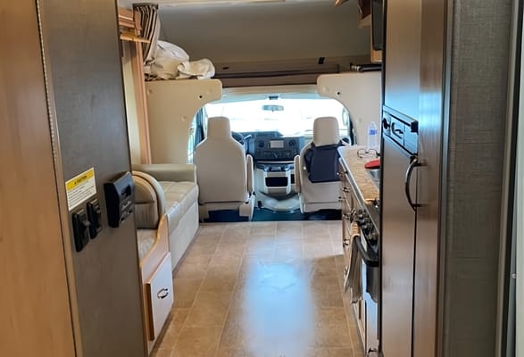 Didi's Thor motor coach Chateau 31L Class C
