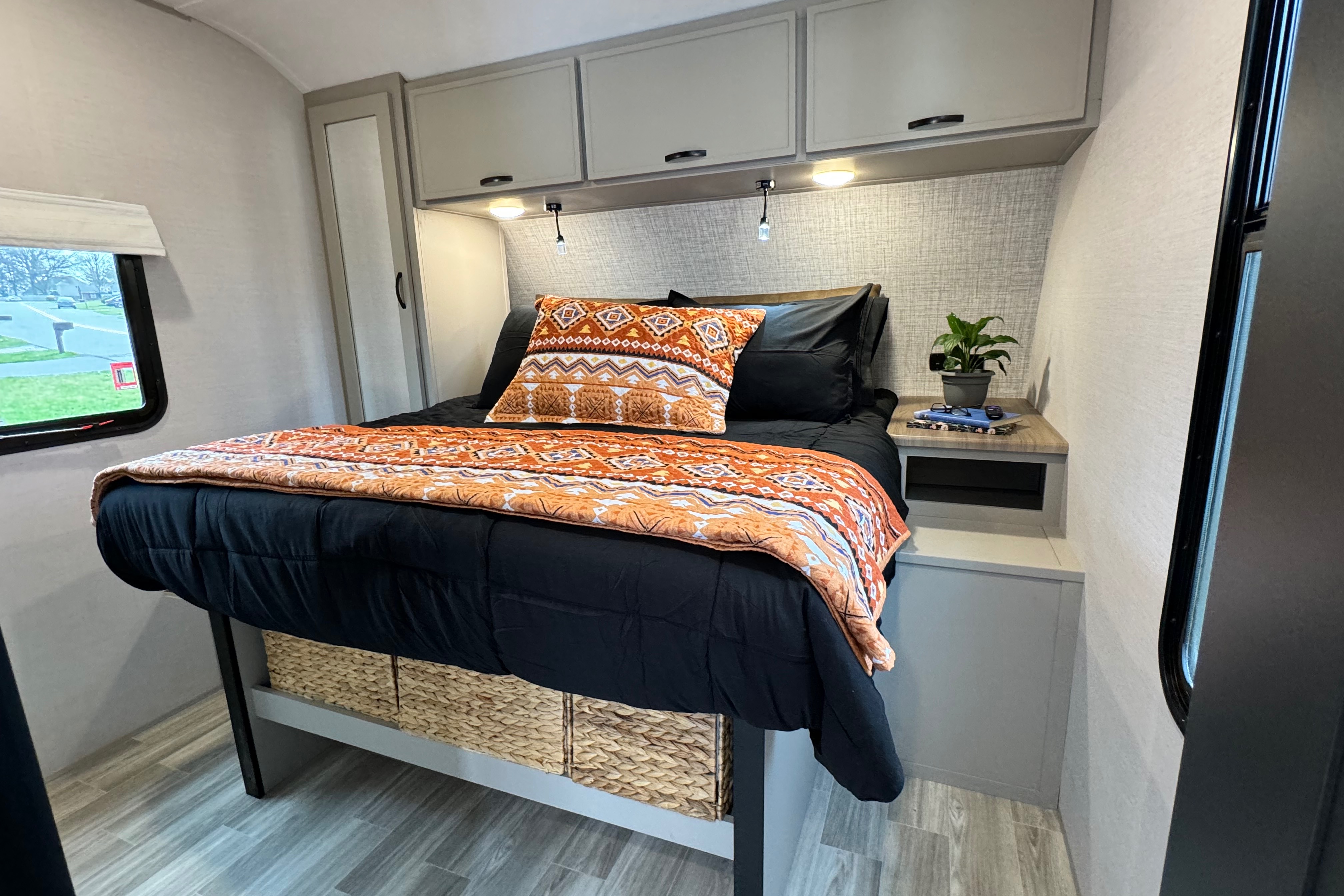2024 Luxurious, Loaded & Spacious 2 Bdrm with kids bunkroom. Pet's Free!