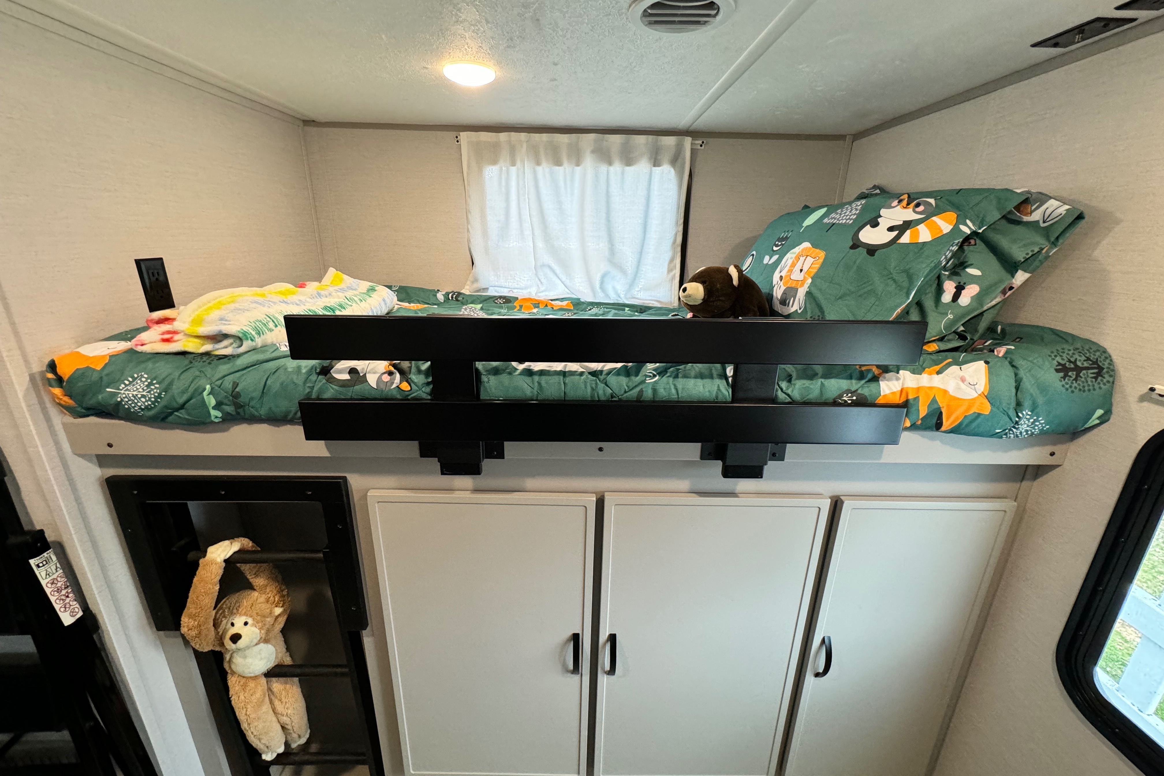 2024 Luxurious, Loaded & Spacious 2 Bdrm with kids bunkroom. Pet's Free!