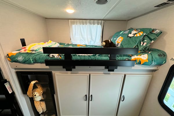2024 Luxurious, Loaded & Spacious 2 Bdrm with kids bunkroom. Pet's Free!