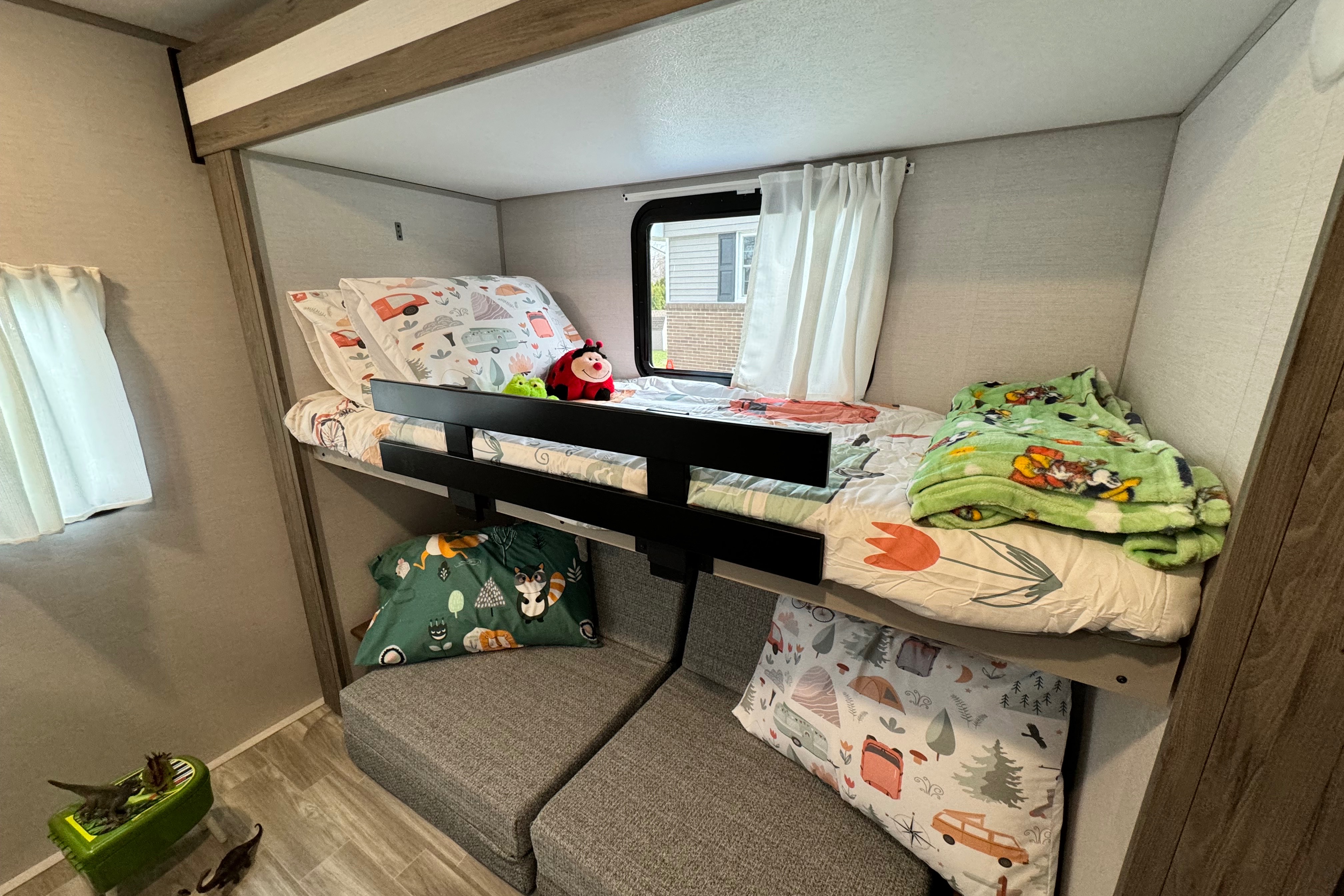 2024 Luxurious, Loaded & Spacious 2 Bdrm with kids bunkroom. Pet's Free!