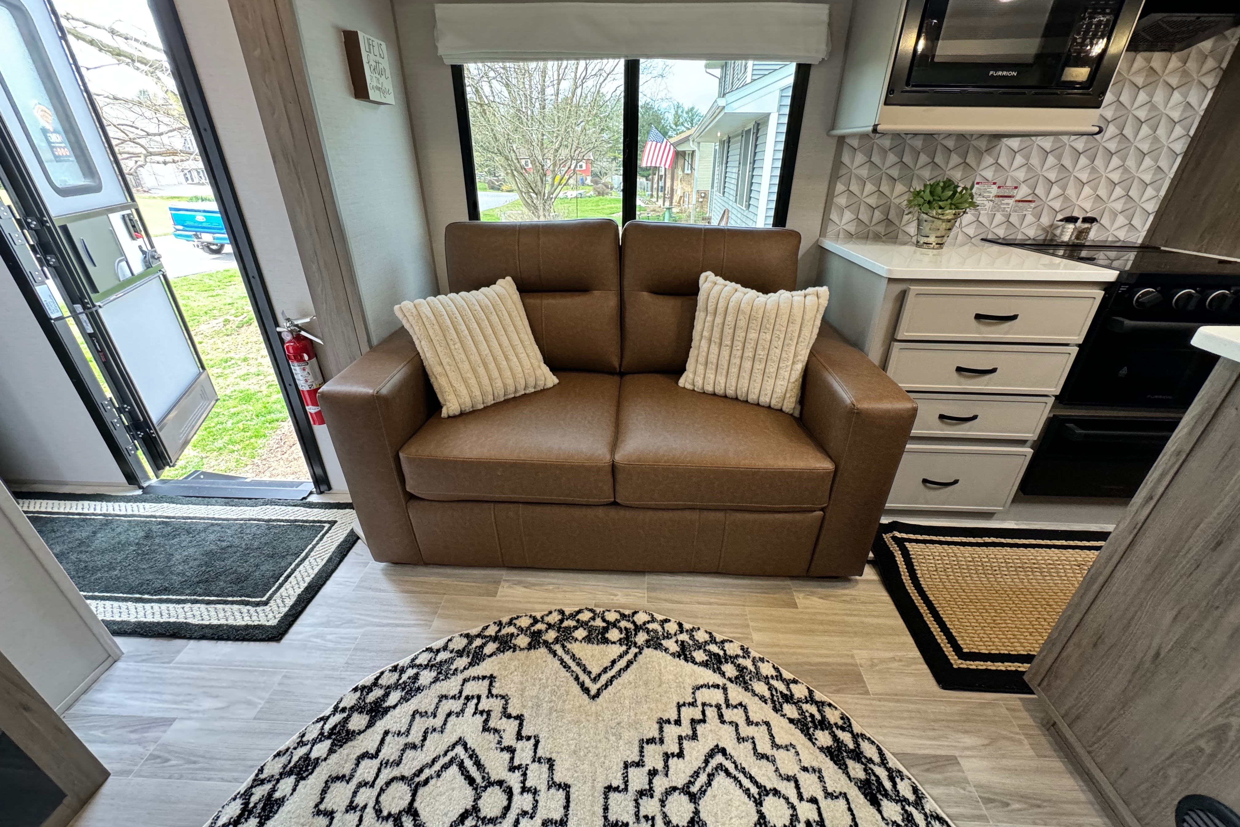 2024 Luxurious, Loaded & Spacious 2 Bdrm with kids bunkroom. Pet's Free!