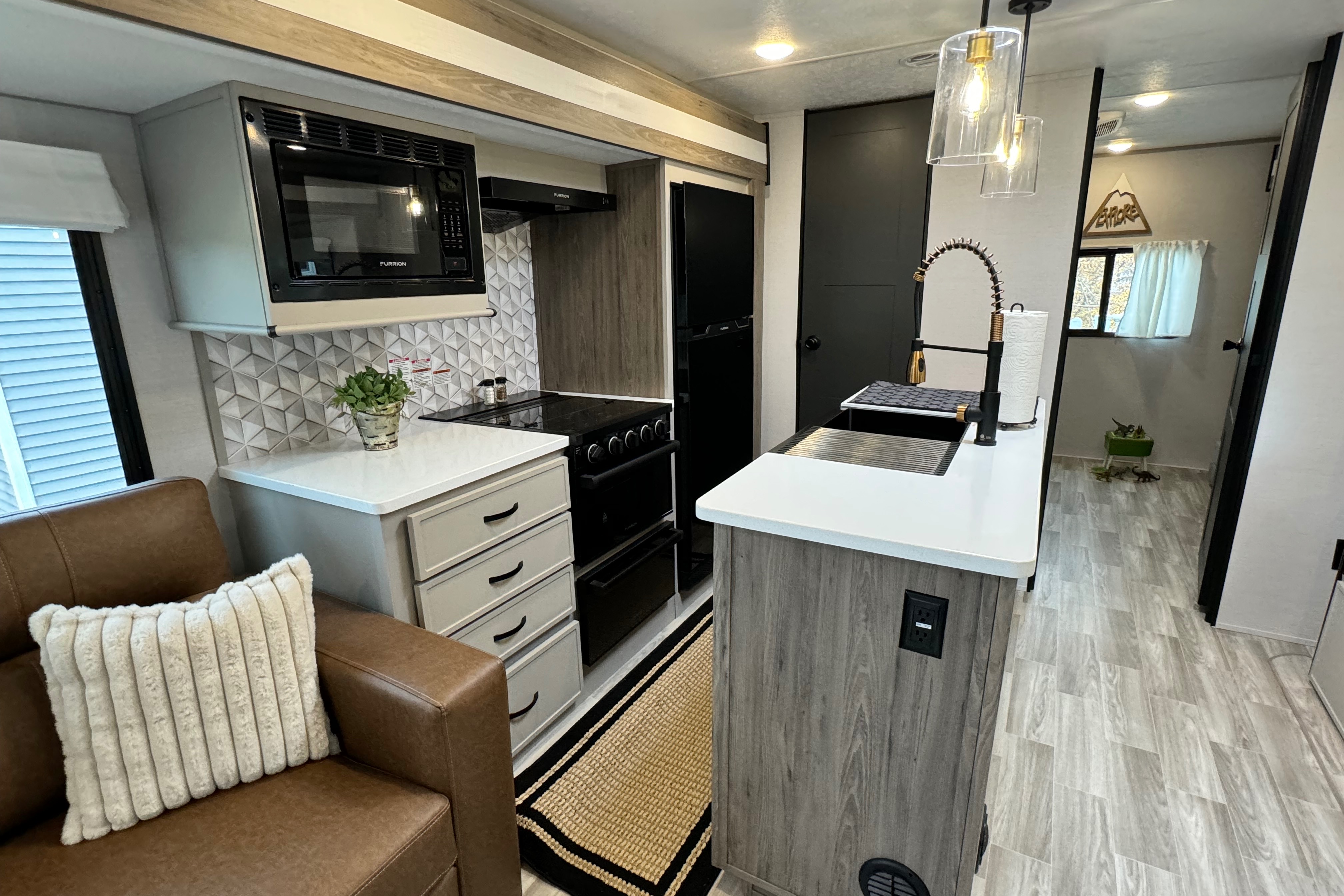 2024 Luxurious, Loaded & Spacious 2 Bdrm with kids bunkroom. Pet's Free!