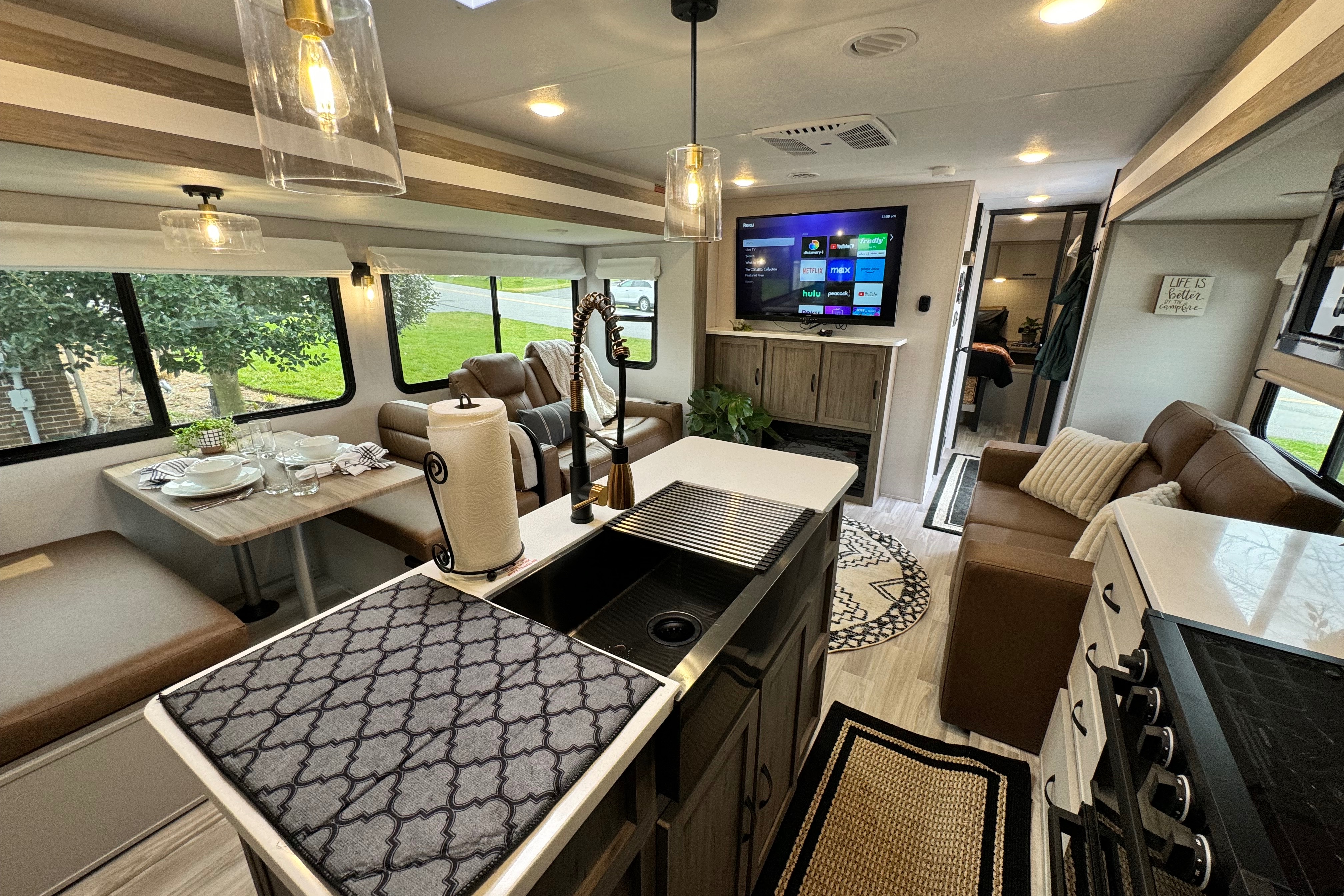 2024 Luxurious, Loaded & Spacious 2 Bdrm with kids bunkroom. Pet's Free!