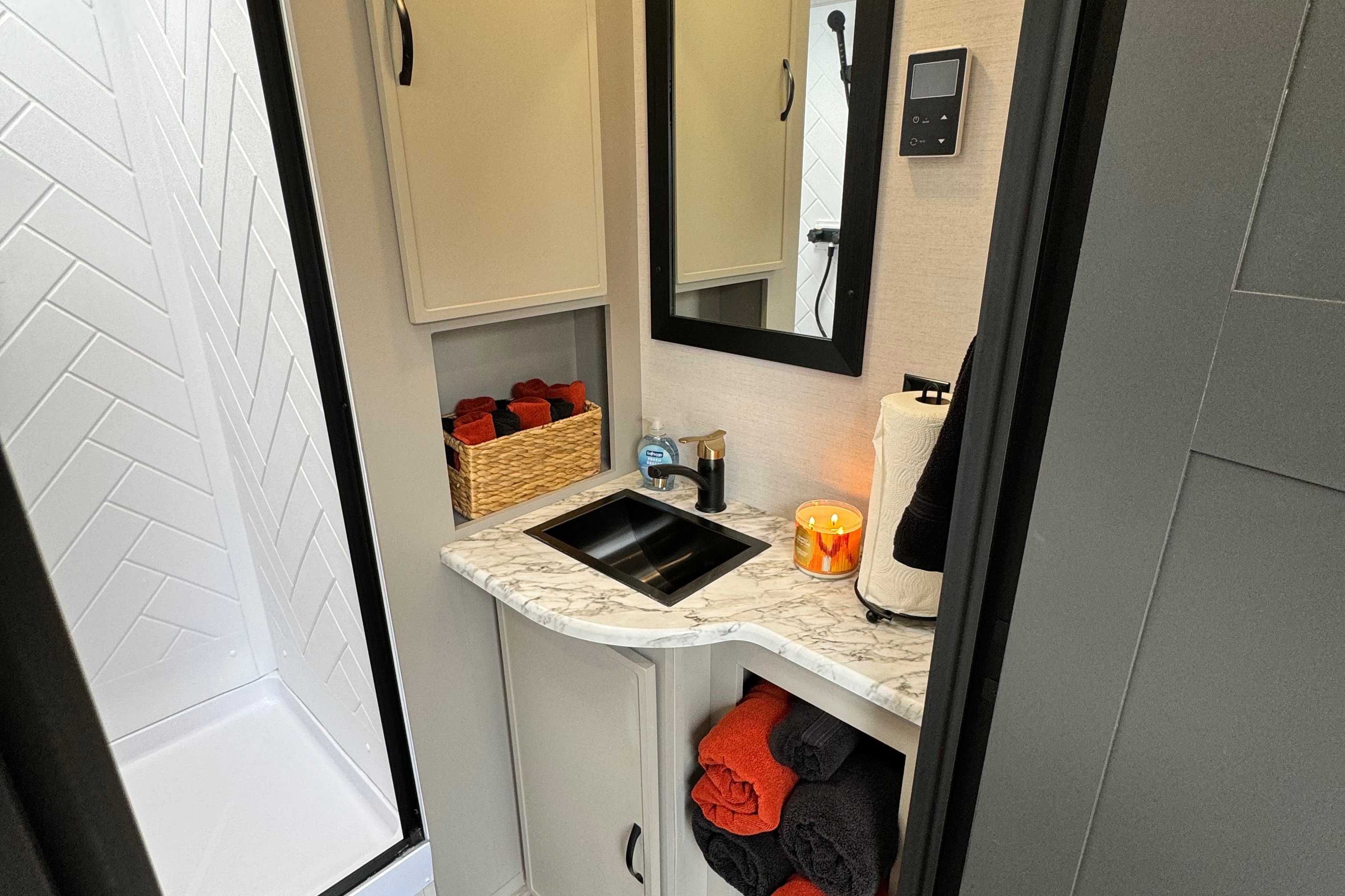 2024 Luxurious, Loaded & Spacious 2 Bdrm with kids bunkroom. Pet's Free!