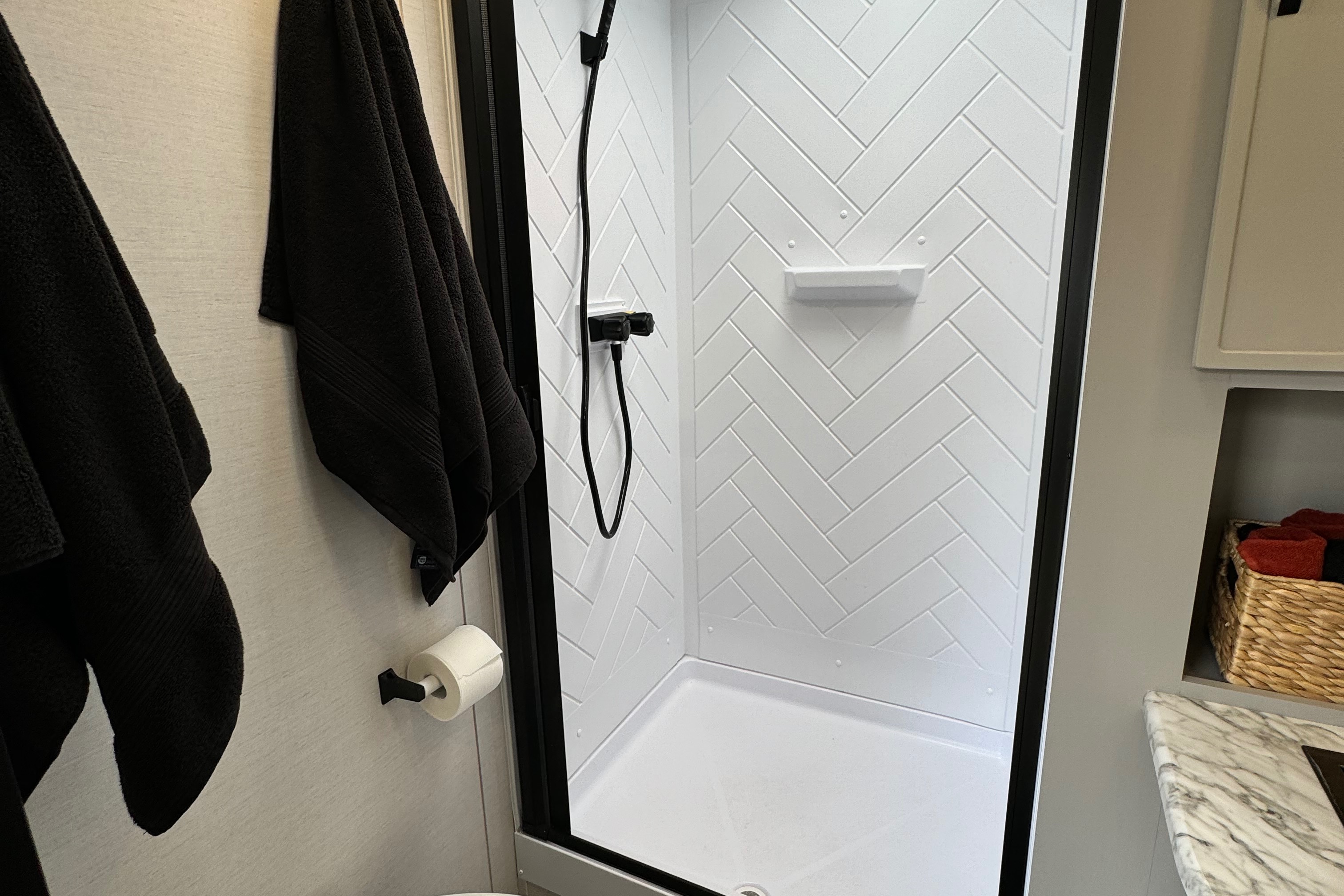 2024 Luxurious, Loaded & Spacious 2 Bdrm with kids bunkroom. Pet's Free!