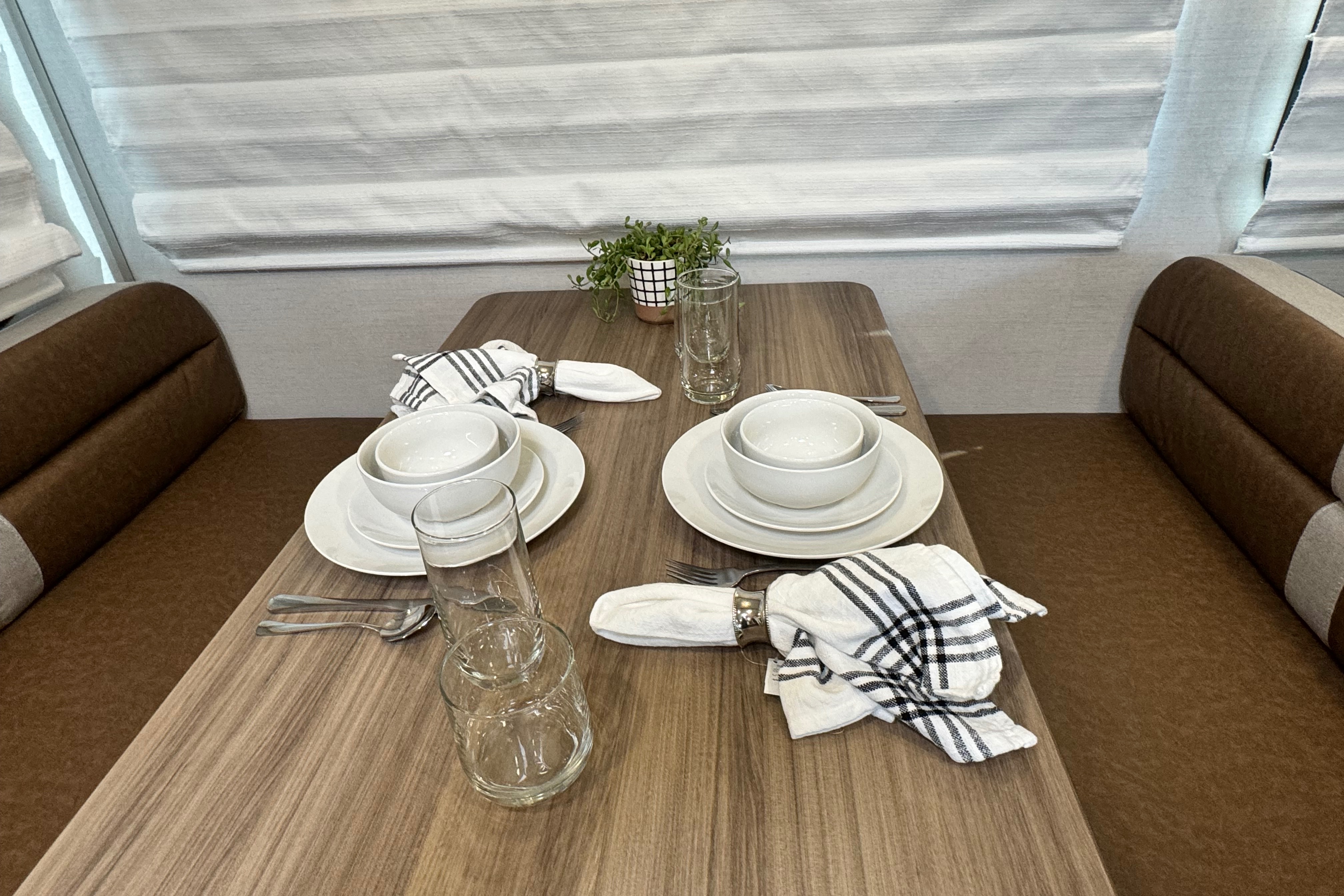 2024 Luxurious, Loaded & Spacious 2 Bdrm with kids bunkroom. Pet's Free!