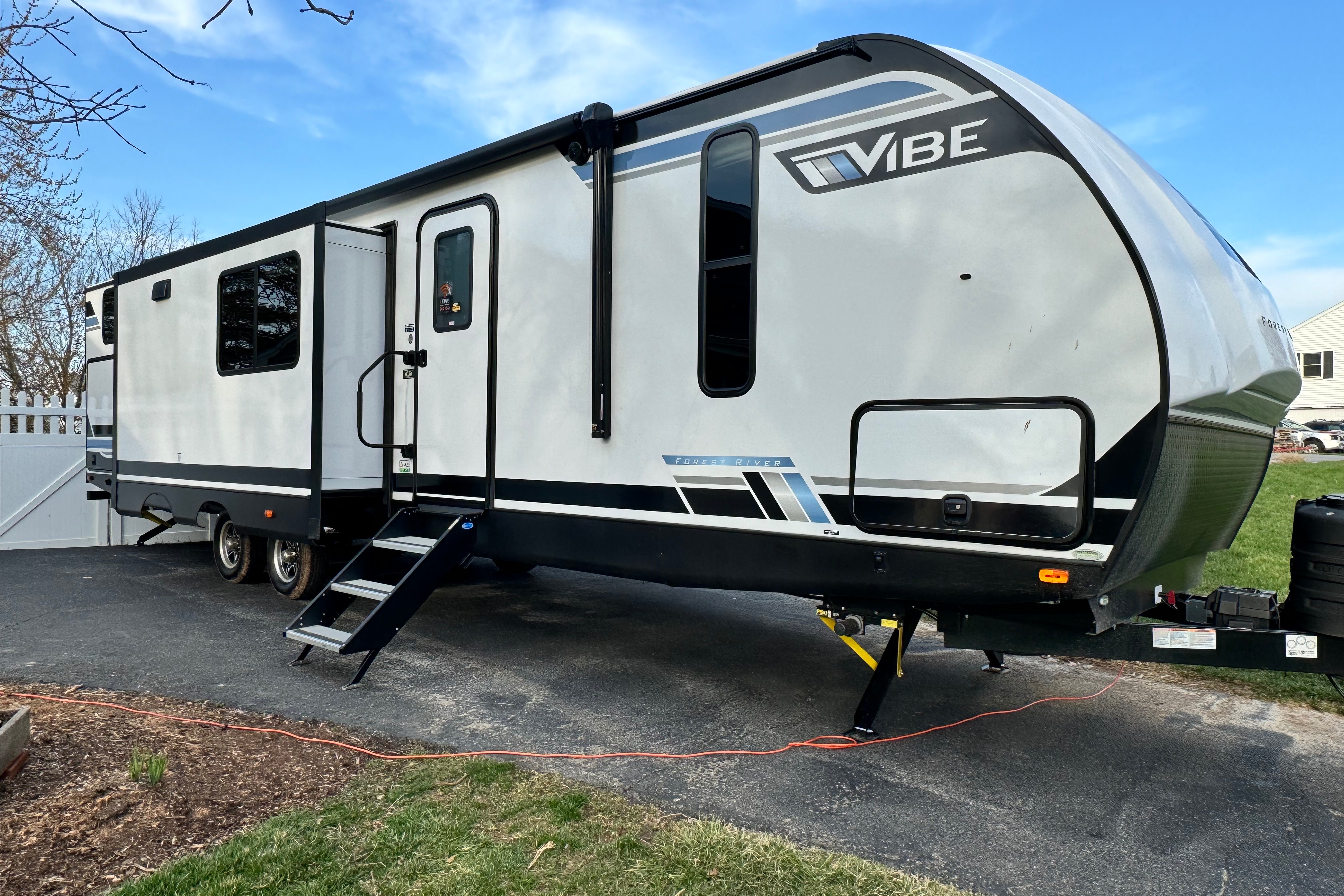 2024 Luxurious, Loaded & Spacious 2 Bdrm with kids bunkroom. Pet's Free!