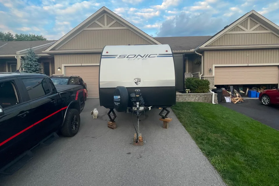 Venture Sonic Travel Trailer