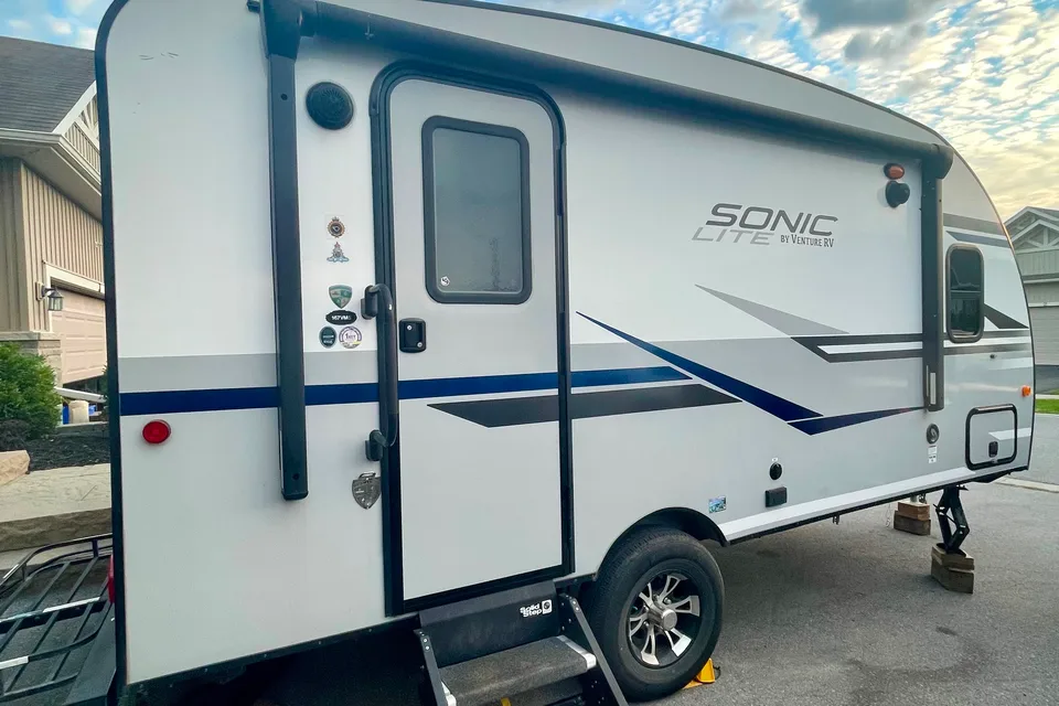 Venture Sonic Travel Trailer