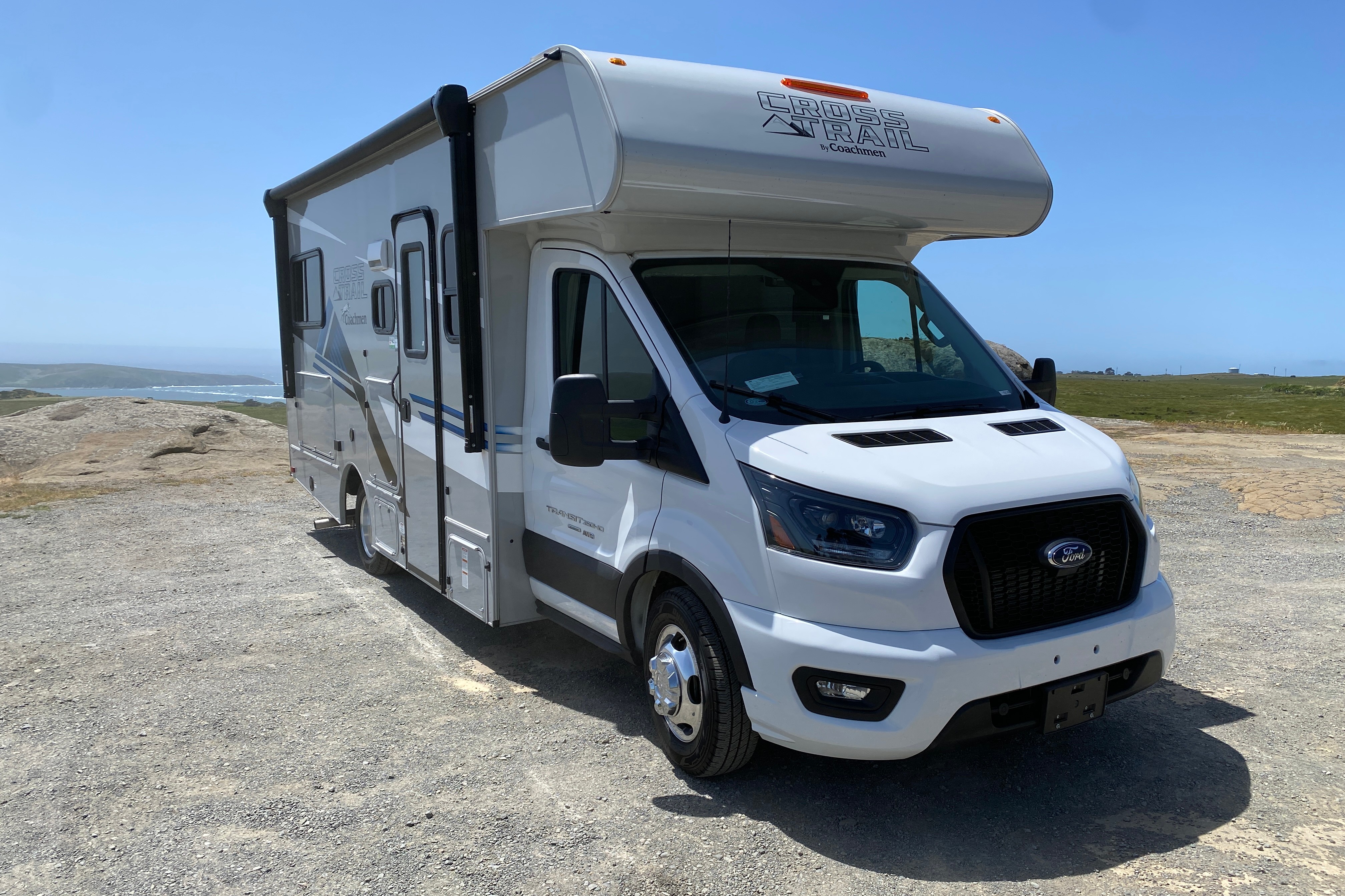 Meet Calvin! DISCOUNT FOR FIRST RESPONDERS, MILITARY AND NURSES! Easy Driving, Family Friendly, Solar Home Away From Home!
