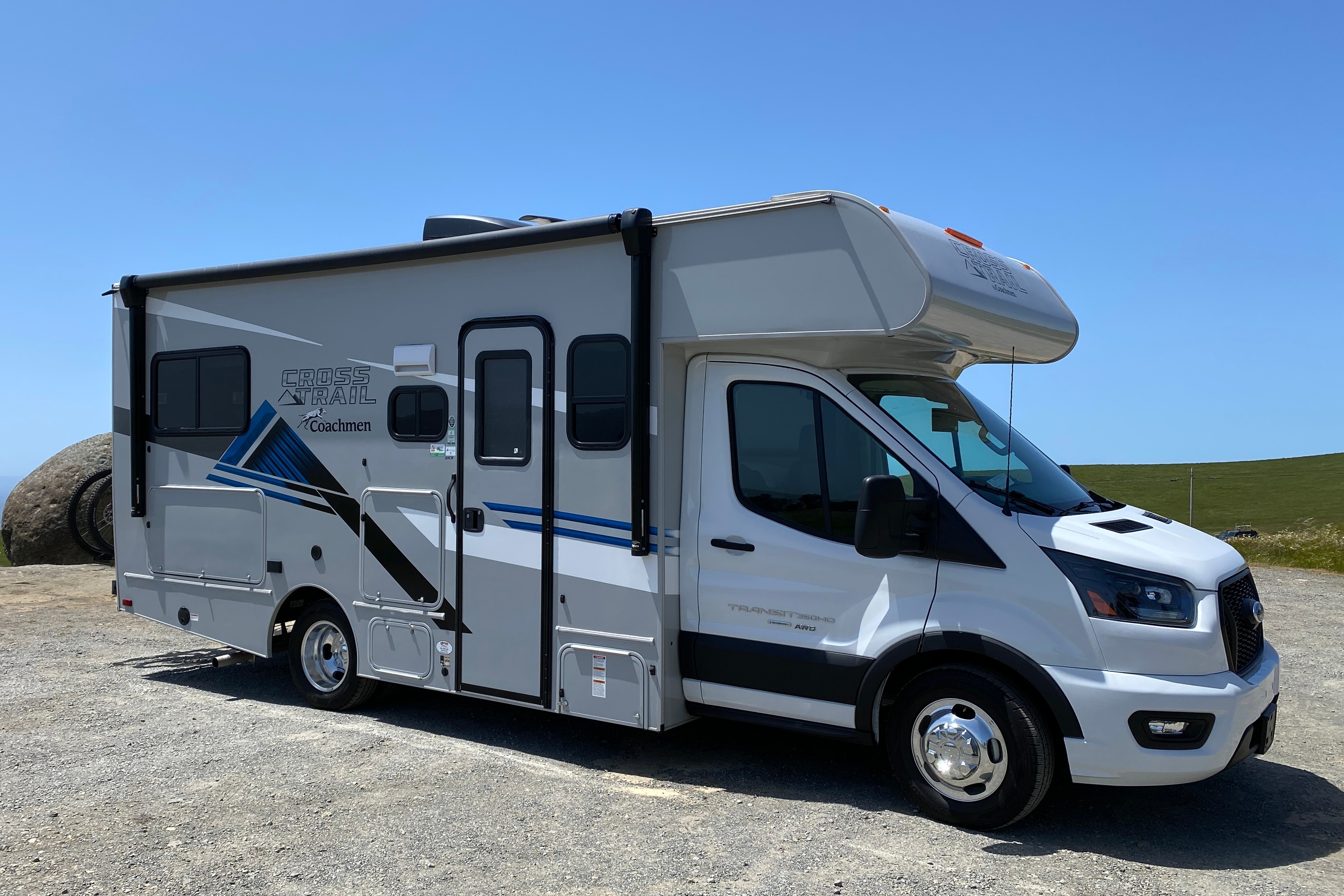 Meet Calvin! DISCOUNT FOR FIRST RESPONDERS, MILITARY AND NURSES! Easy Driving, Family Friendly, Solar Home Away From Home!