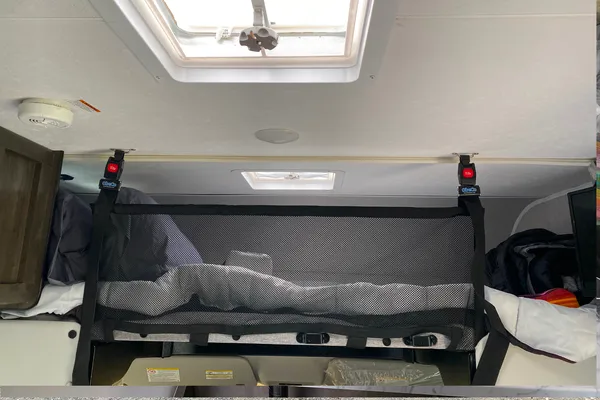 Meet Calvin! DISCOUNT FOR FIRST RESPONDERS, MILITARY AND NURSES! Easy Driving, Family Friendly, Solar Home Away From Home!