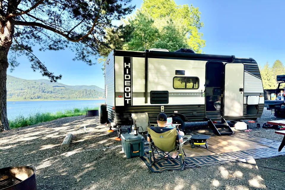 Baker's Keystone Hideout 176BH Travel Trailer