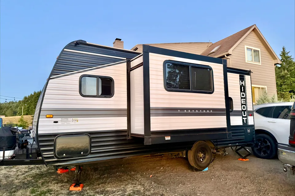 Baker's Keystone Hideout 176BH Travel Trailer