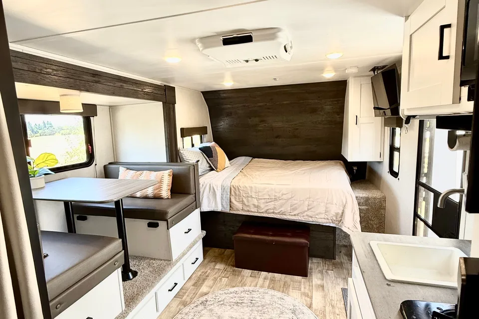 Baker's Keystone Hideout 176BH Travel Trailer