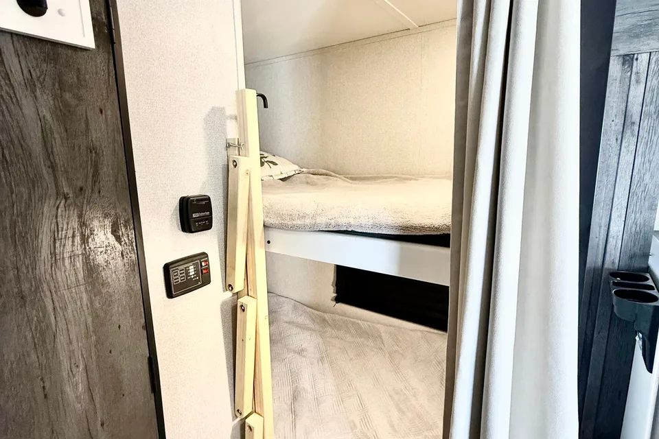 Baker's Keystone Hideout 176BH Travel Trailer