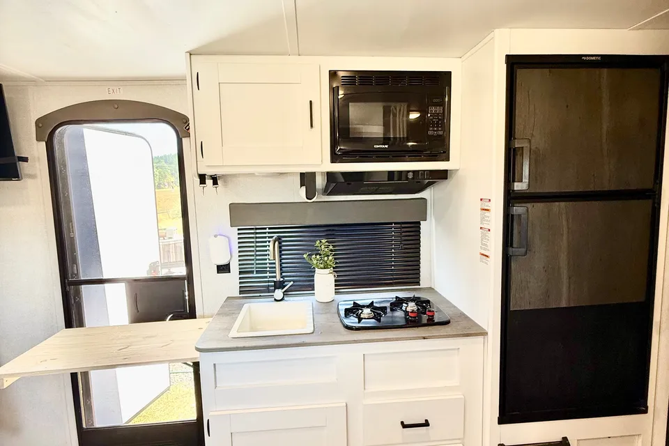 Baker's Keystone Hideout 176BH Travel Trailer