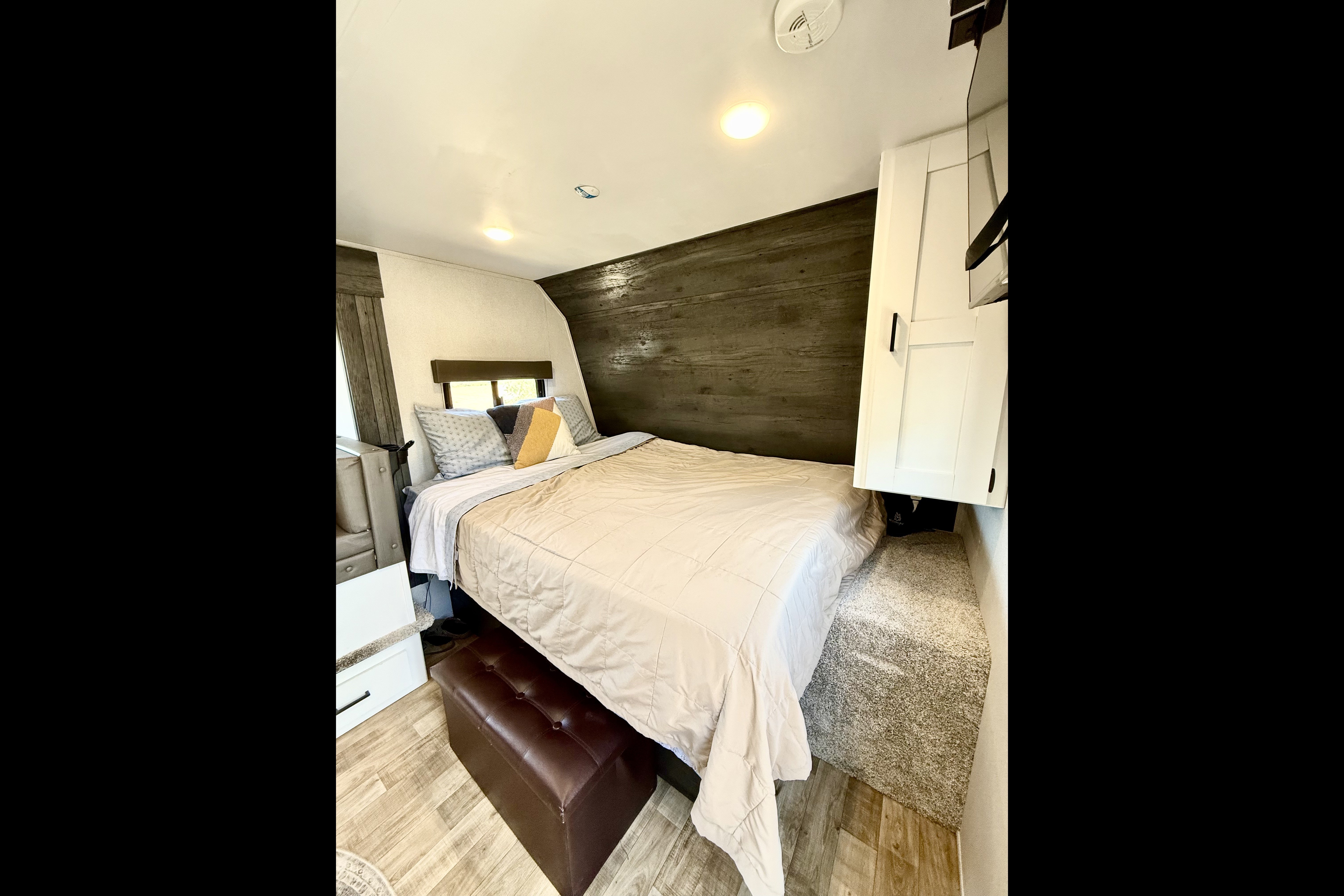 Baker's Keystone Hideout 176BH Travel Trailer