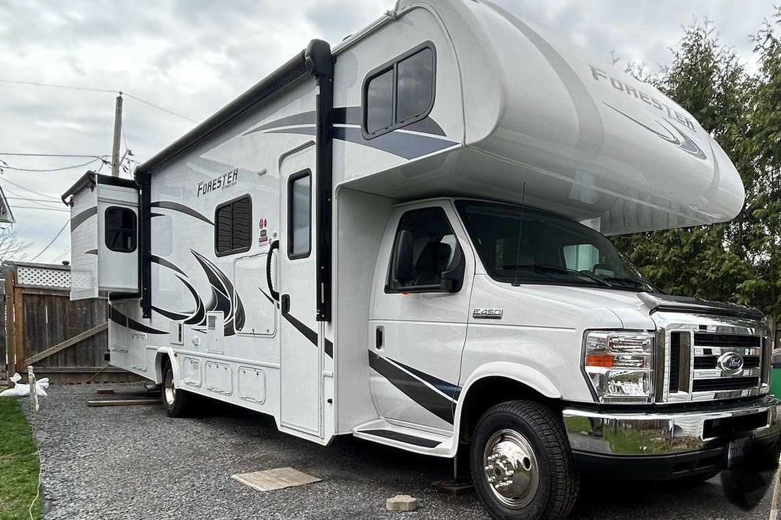2019 - Forest River Forrester - 3011DSF Class C