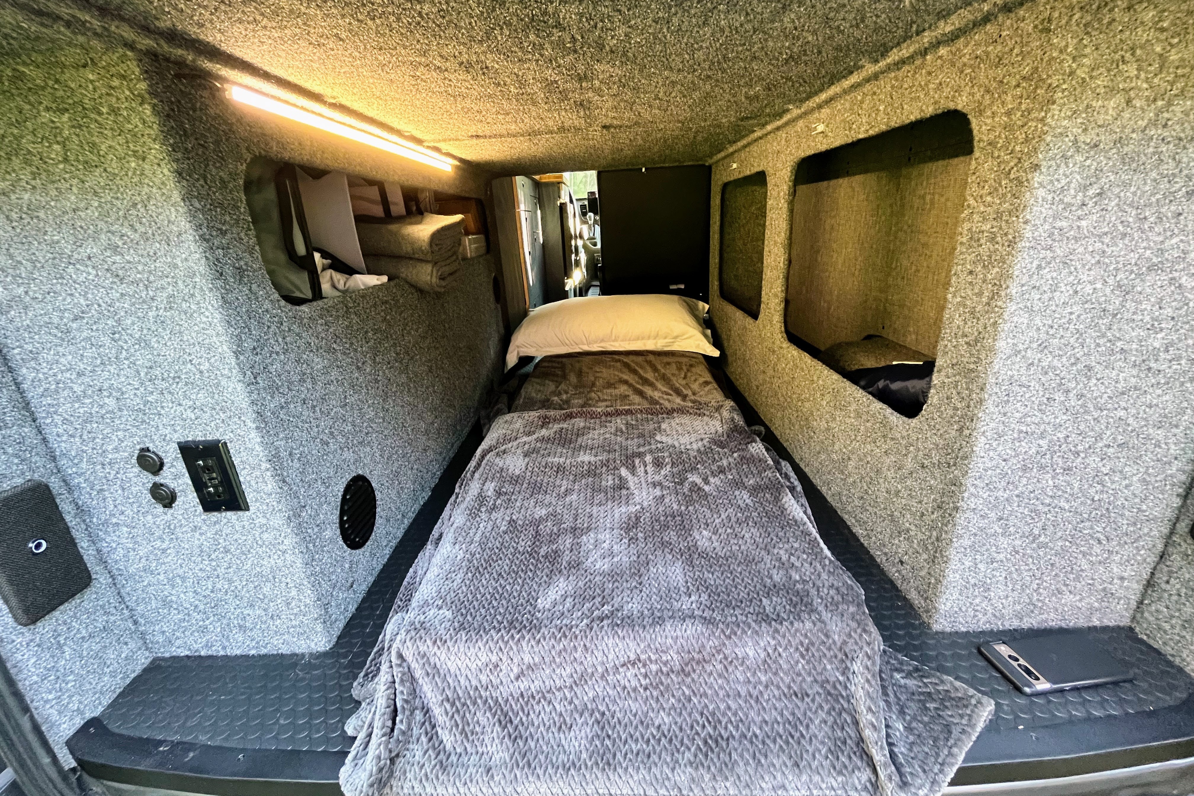 4x4 Moxie Adventure Van, Off-Grid Electric, Heat & AC, Get Outdoors!