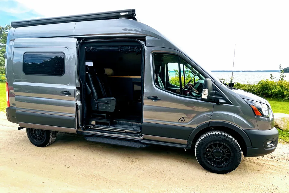 4x4 Moxie Adventure Van, Off-Grid Electric, Heat & AC, Get Outdoors!