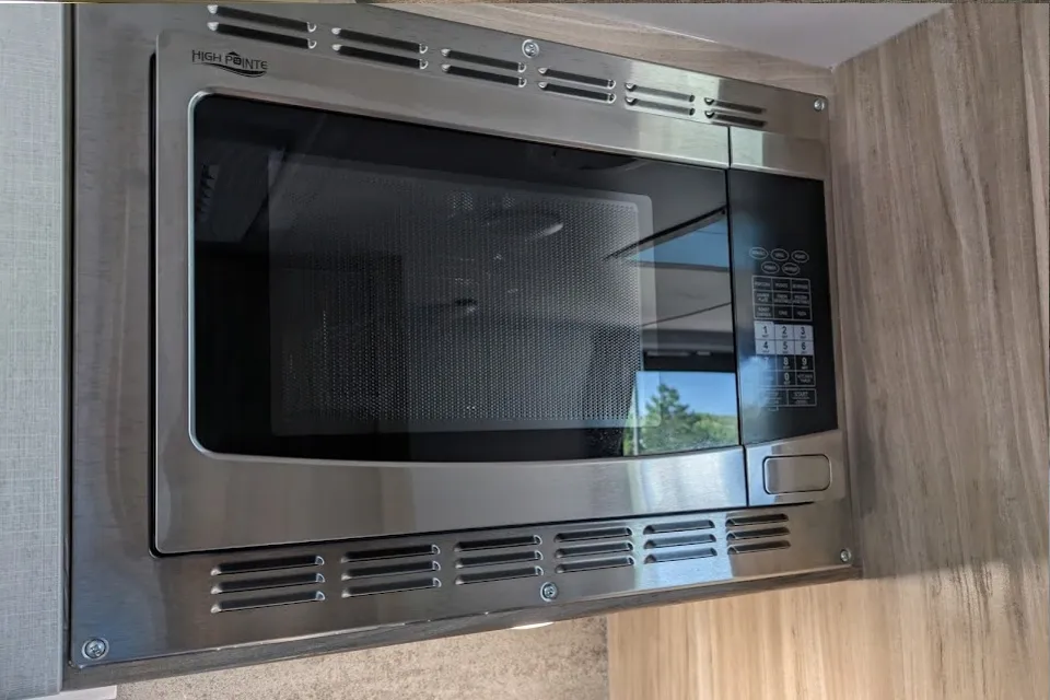 Ready for 2026 - Spacious Yet Compact: 2022 Winnebago - Fits 6, Tows Easy!