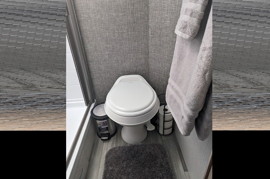 Ready for 2026 - Spacious Yet Compact: 2022 Winnebago - Fits 6, Tows Easy!