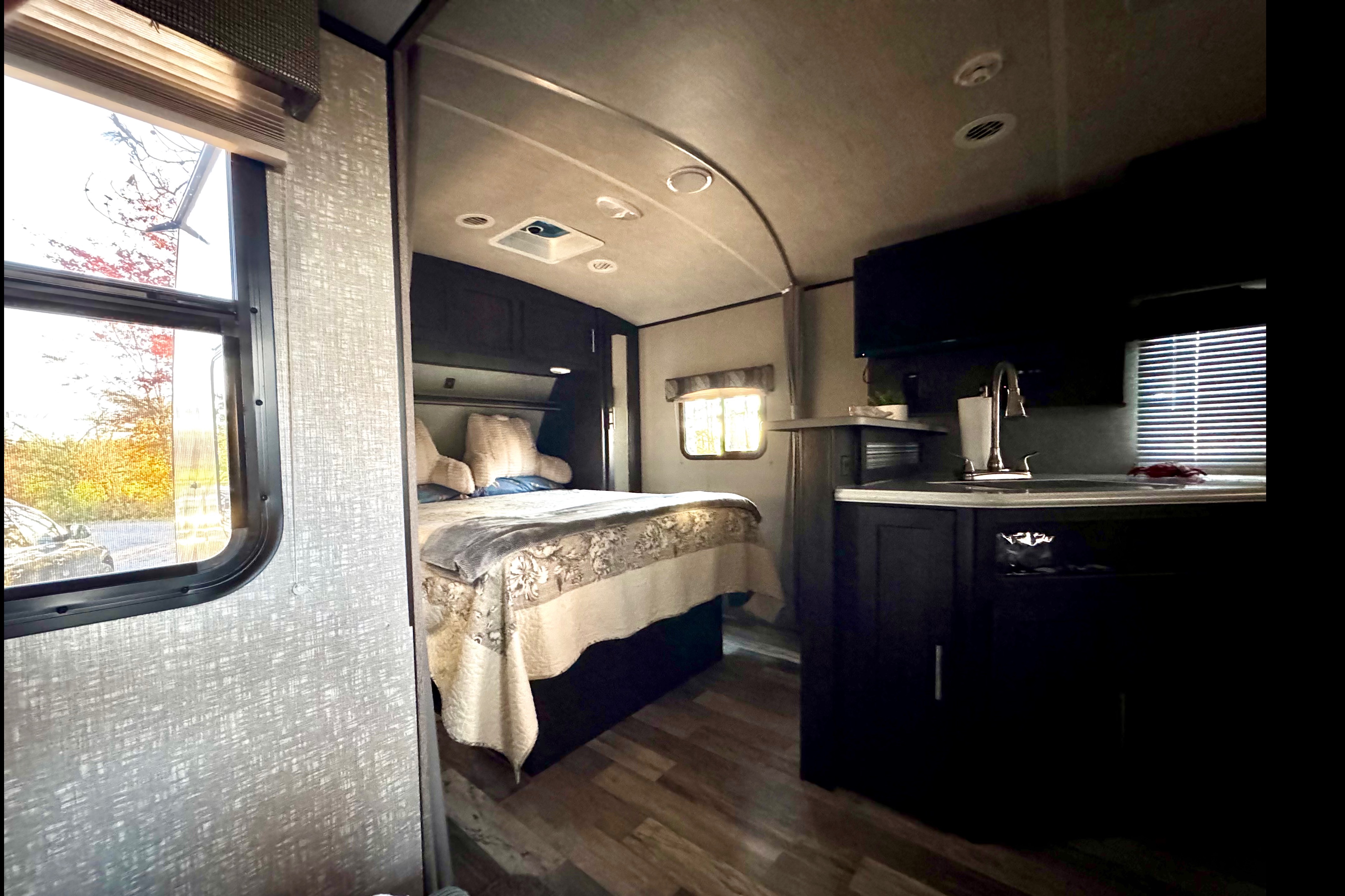 Kew Family Cruiser RV 21RB Travel Trailer