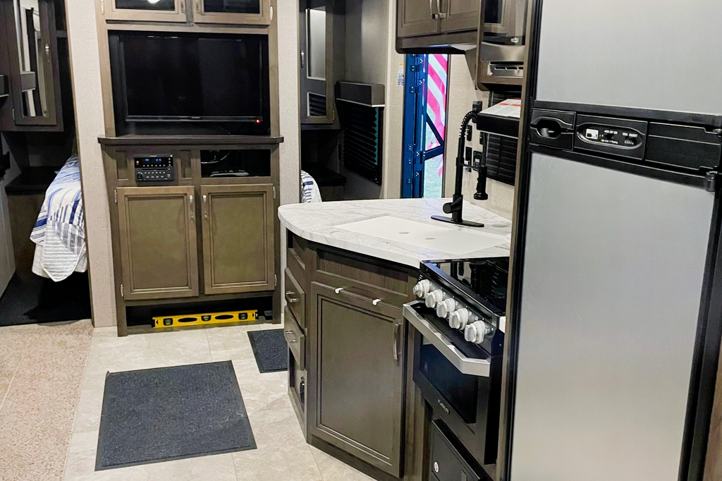 Mikes Jayco 2020 Travel Trailer  (Quemahoning dam delivery special) 