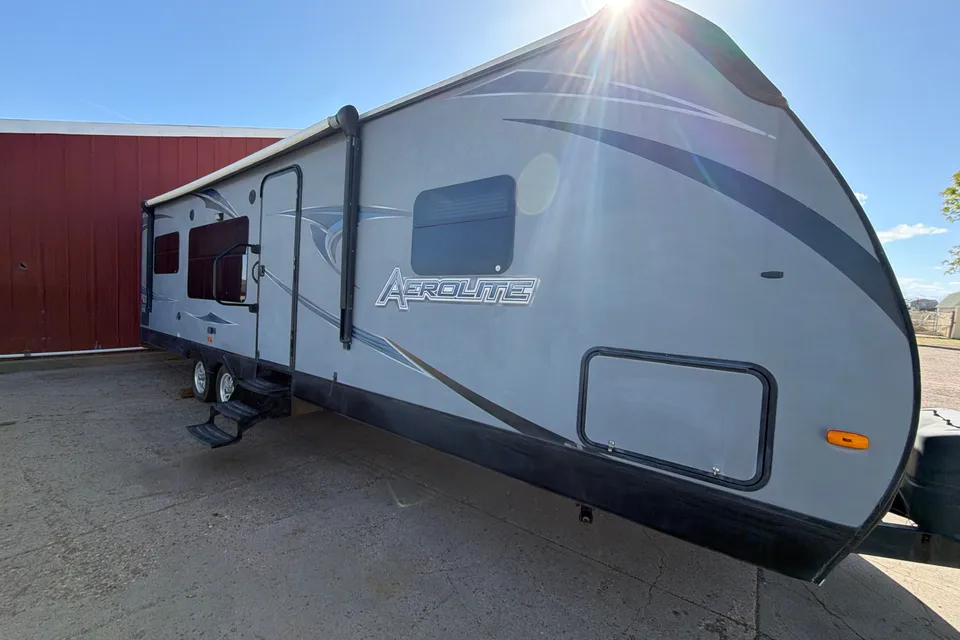 Barry's Dutchmen Aerolite Travel Trailer