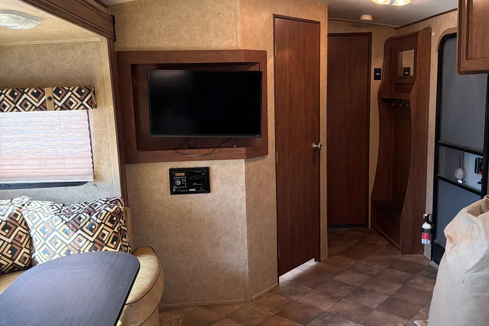 Barry's Dutchmen Aerolite Travel Trailer