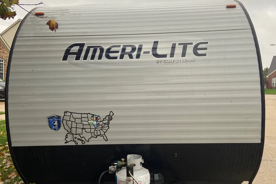 Cozy Gulf Stream Ameri-Lite Super Lite 199DD Travel Trailer