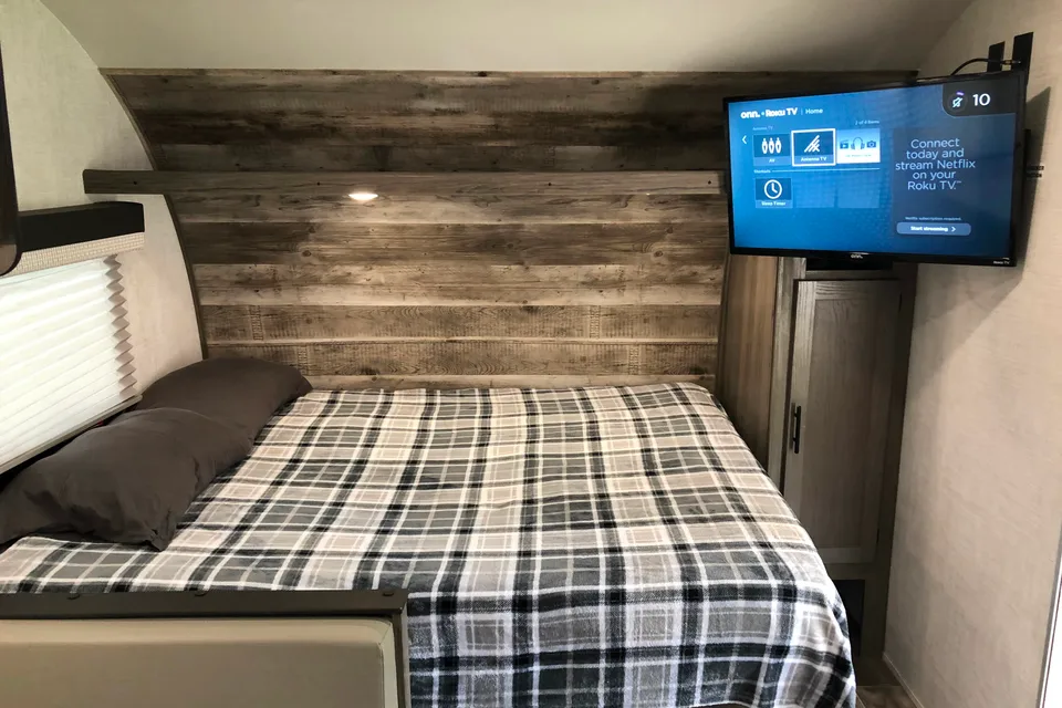Cozy Gulf Stream Ameri-Lite Super Lite 199DD Travel Trailer