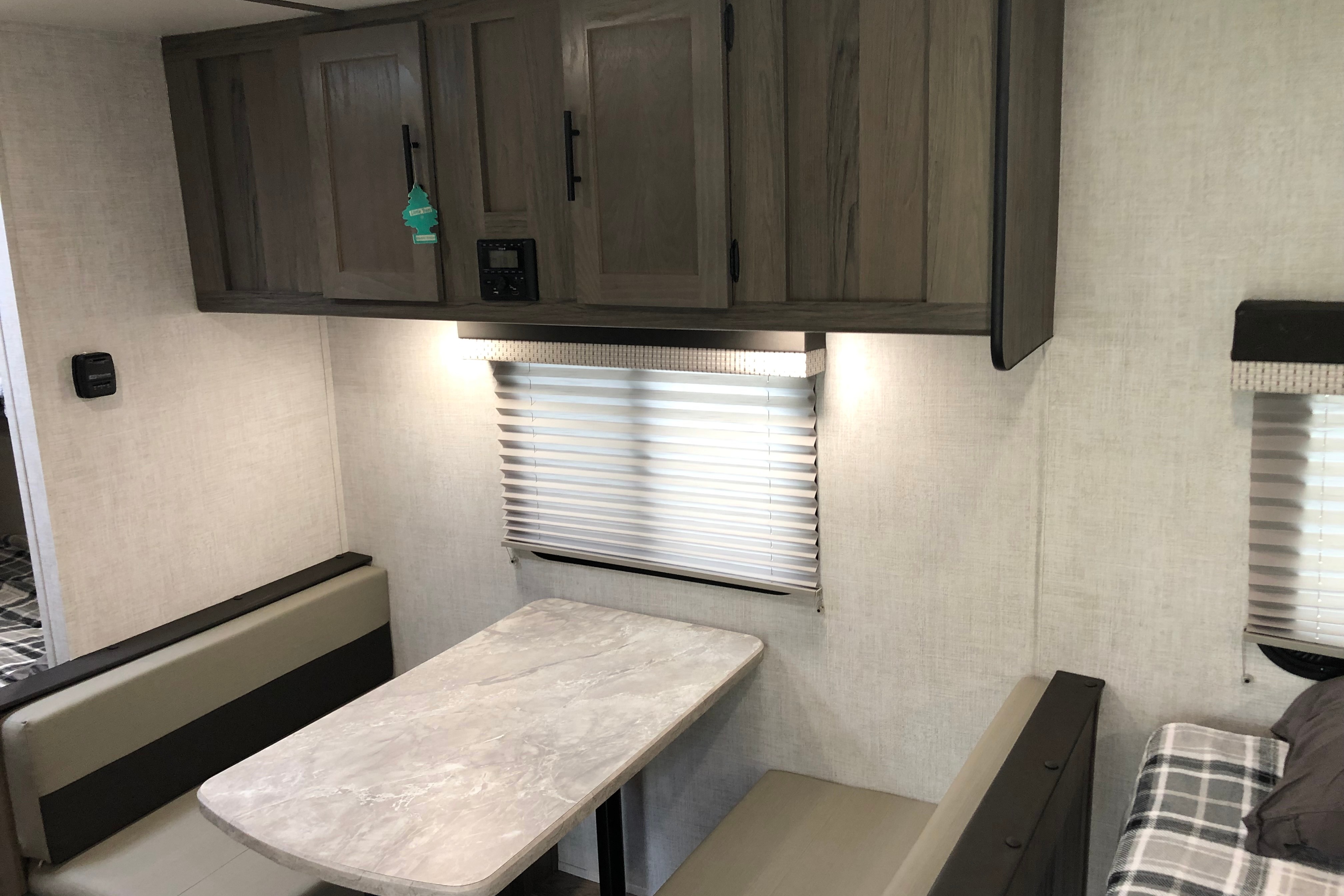 Cozy Gulf Stream Ameri-Lite Super Lite 199DD Travel Trailer