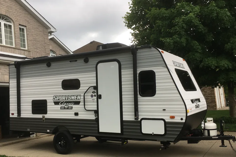 KZ Sportsman Classic Travel Trailer 181BH - Summer time