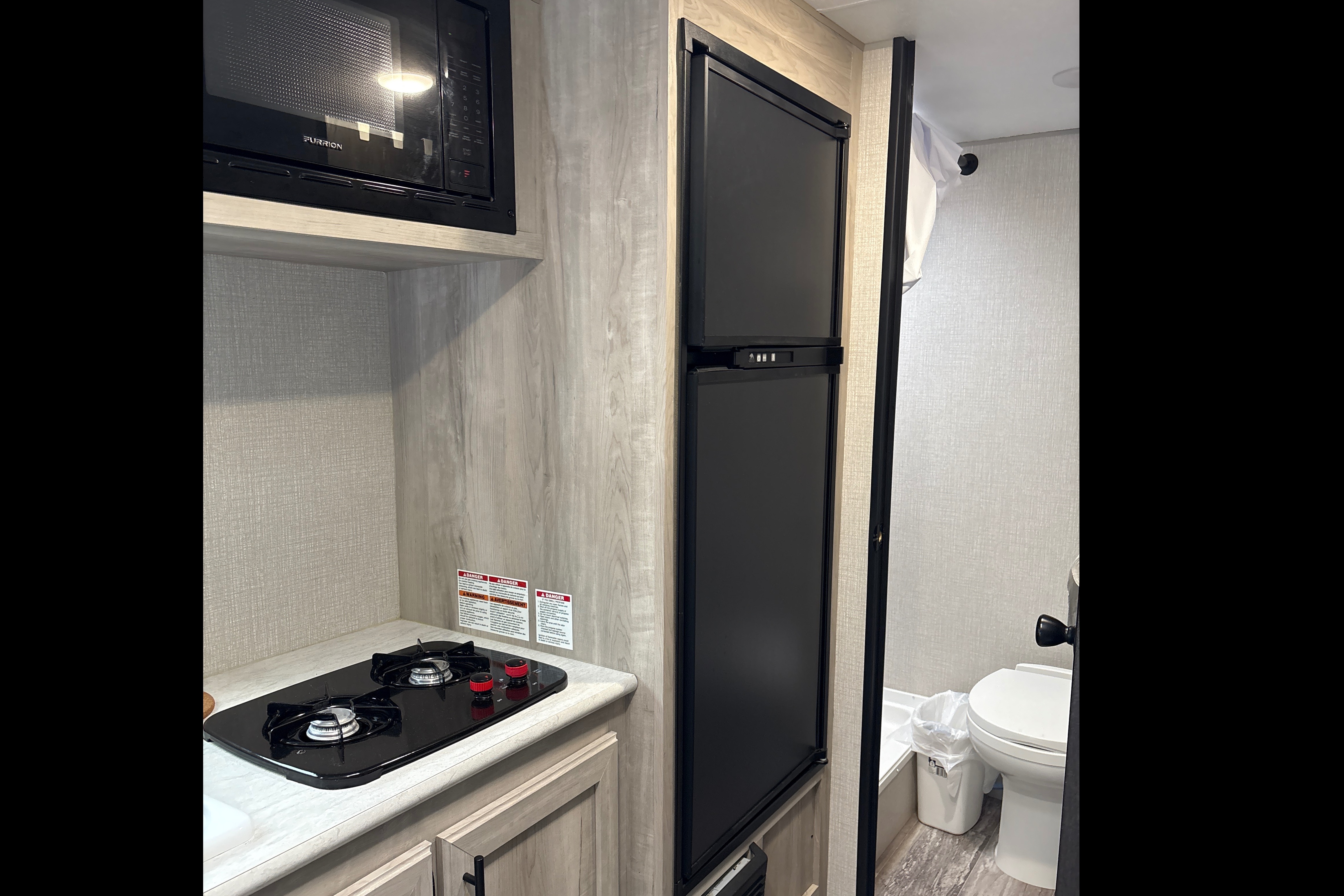 KZ Sportsman Classic Travel Trailer 181BH - Summer time