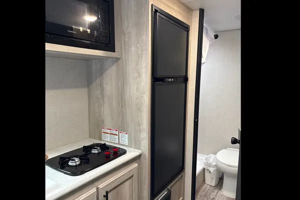KZ Sportsman Classic Travel Trailer 181BH - Summer time