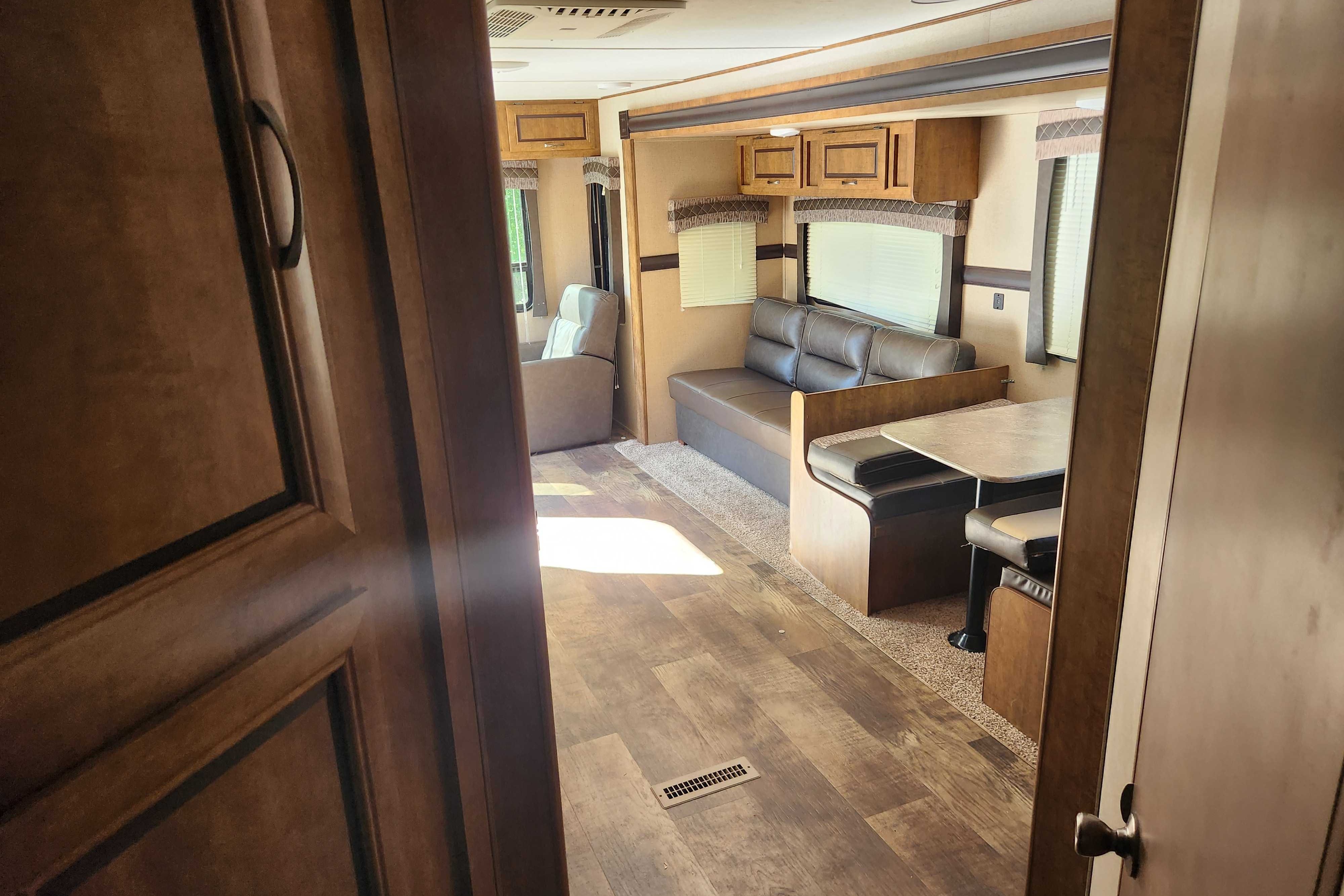 Curtis's Crossroads Zinger Travel Trailer