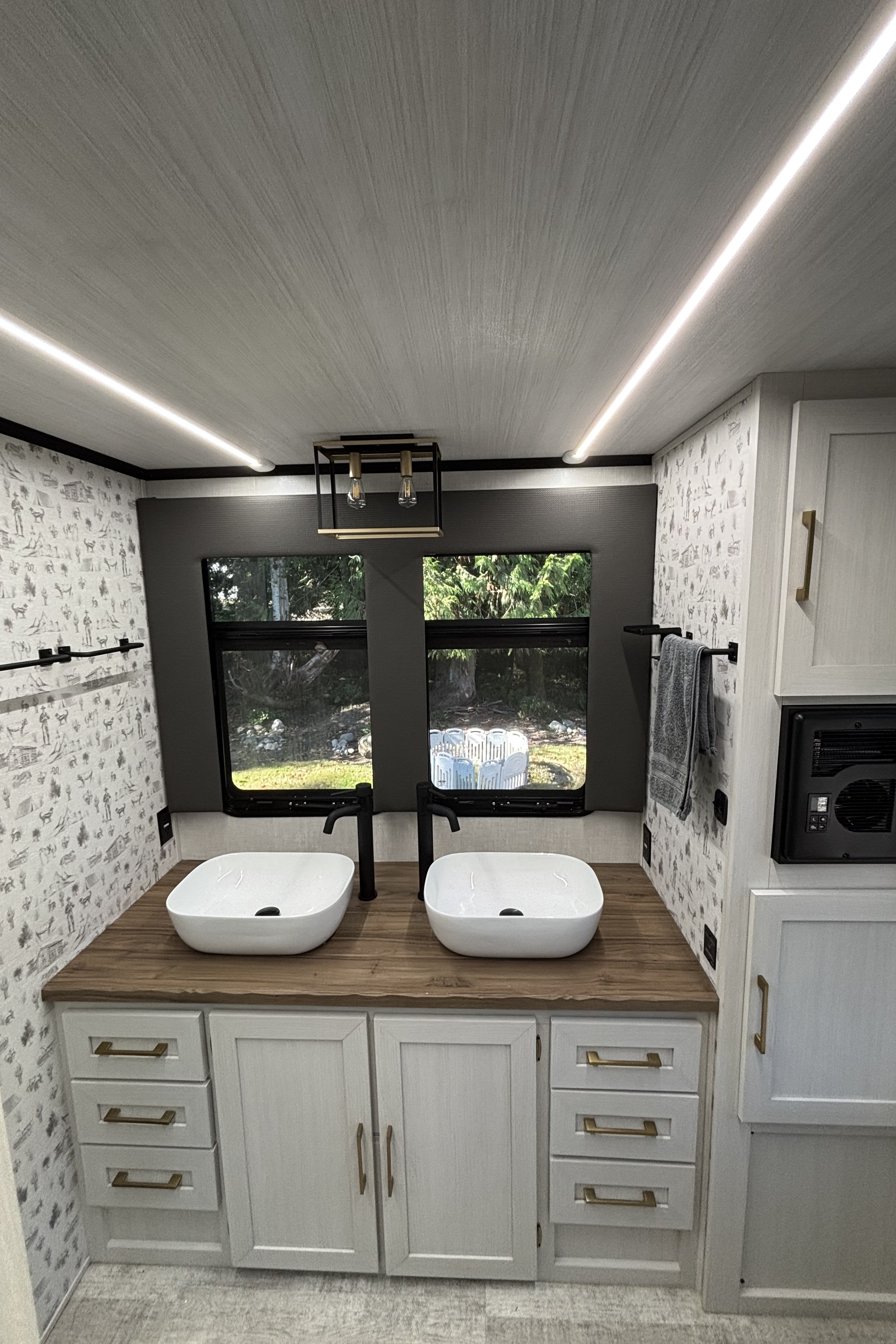 The Family Haven Luxury Suit RV