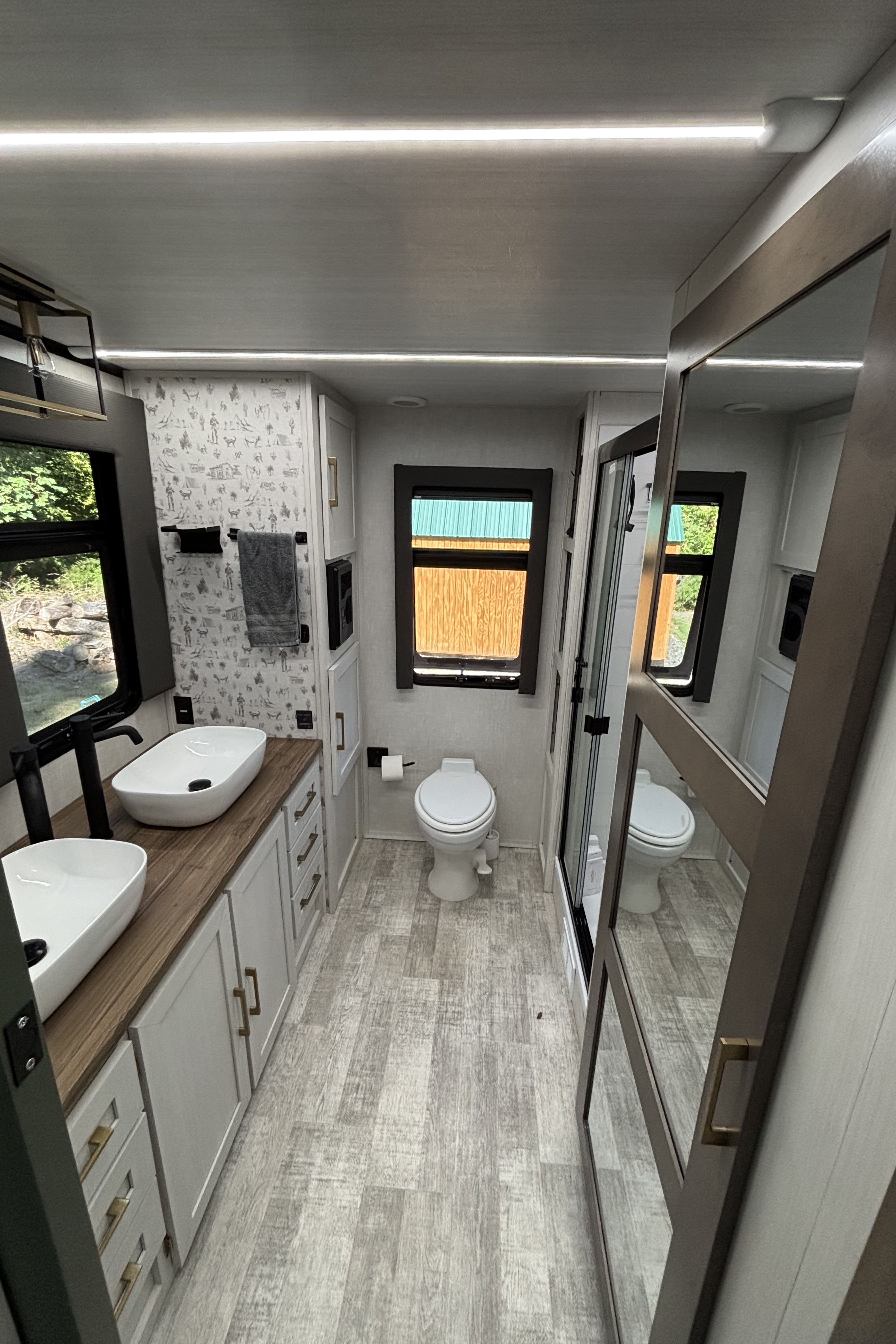 The Family Haven Luxury Suit RV