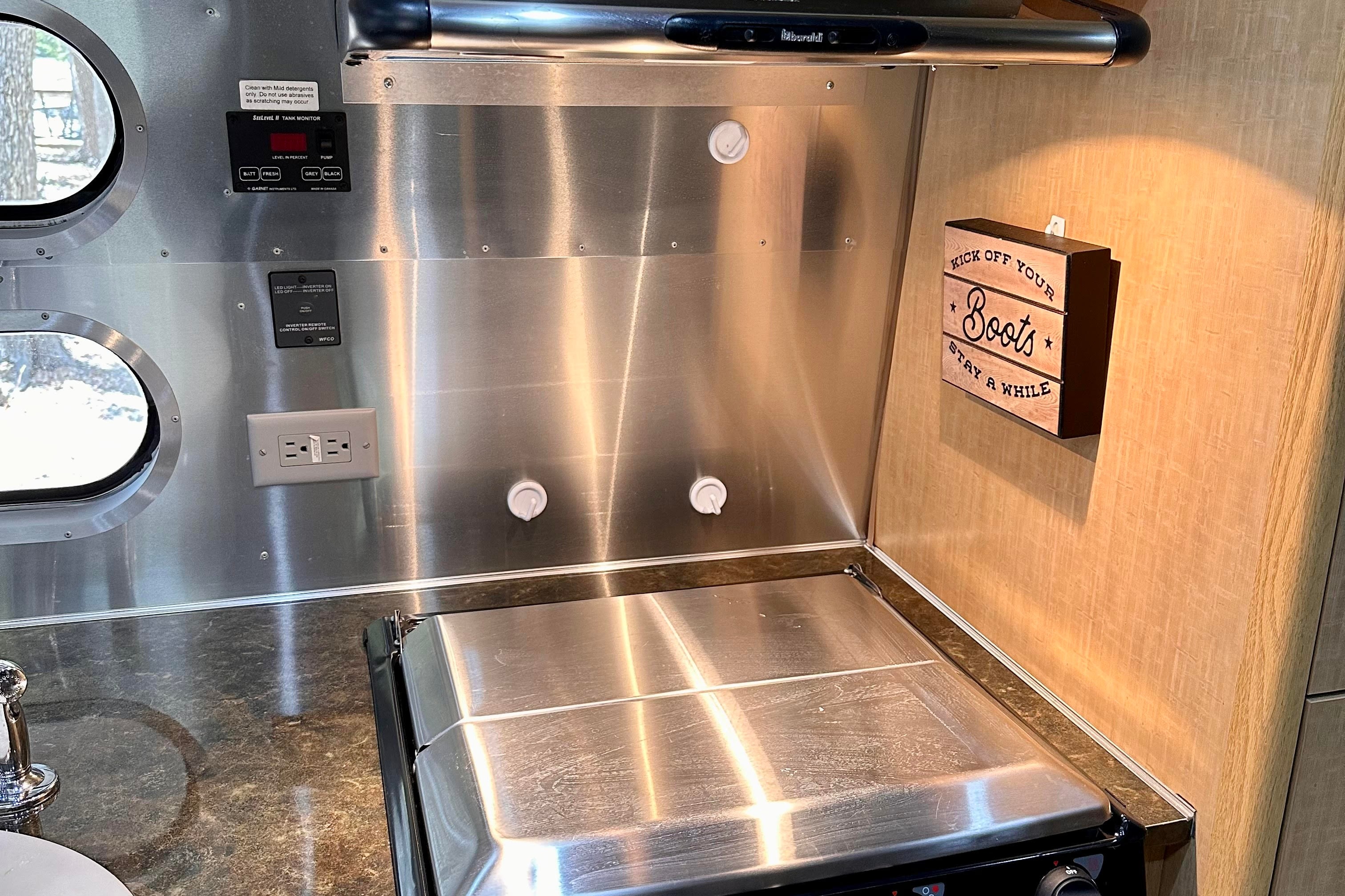 Antony's Airstream flying cloud Travel Trailer