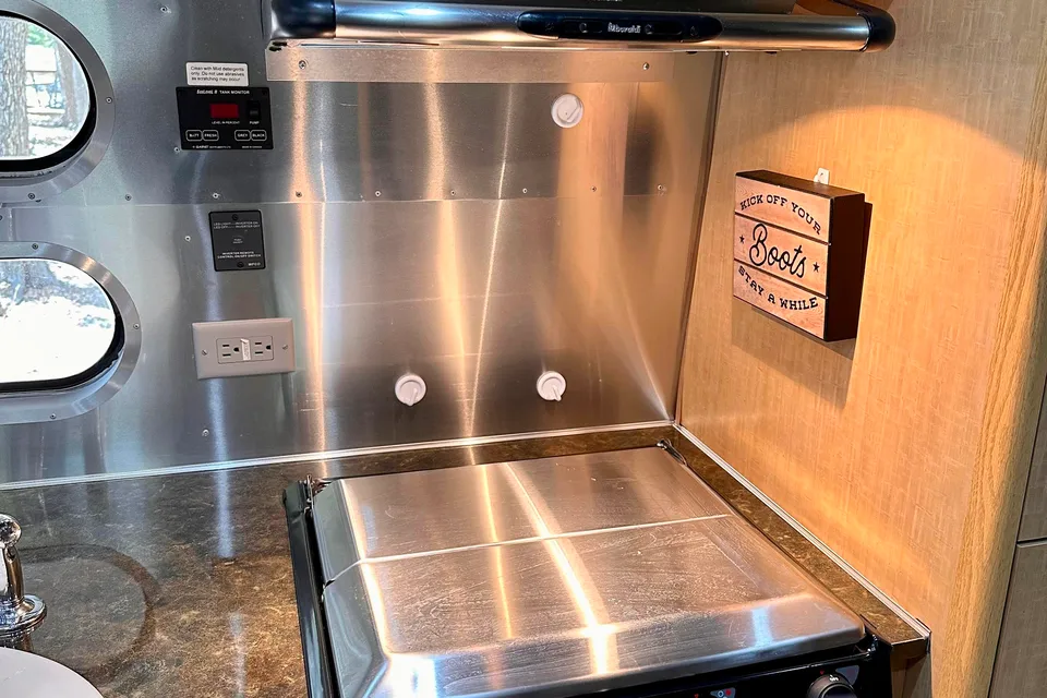 Antony's Airstream flying cloud Travel Trailer