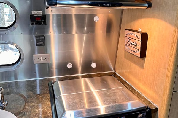 Antony's Airstream flying cloud Travel Trailer