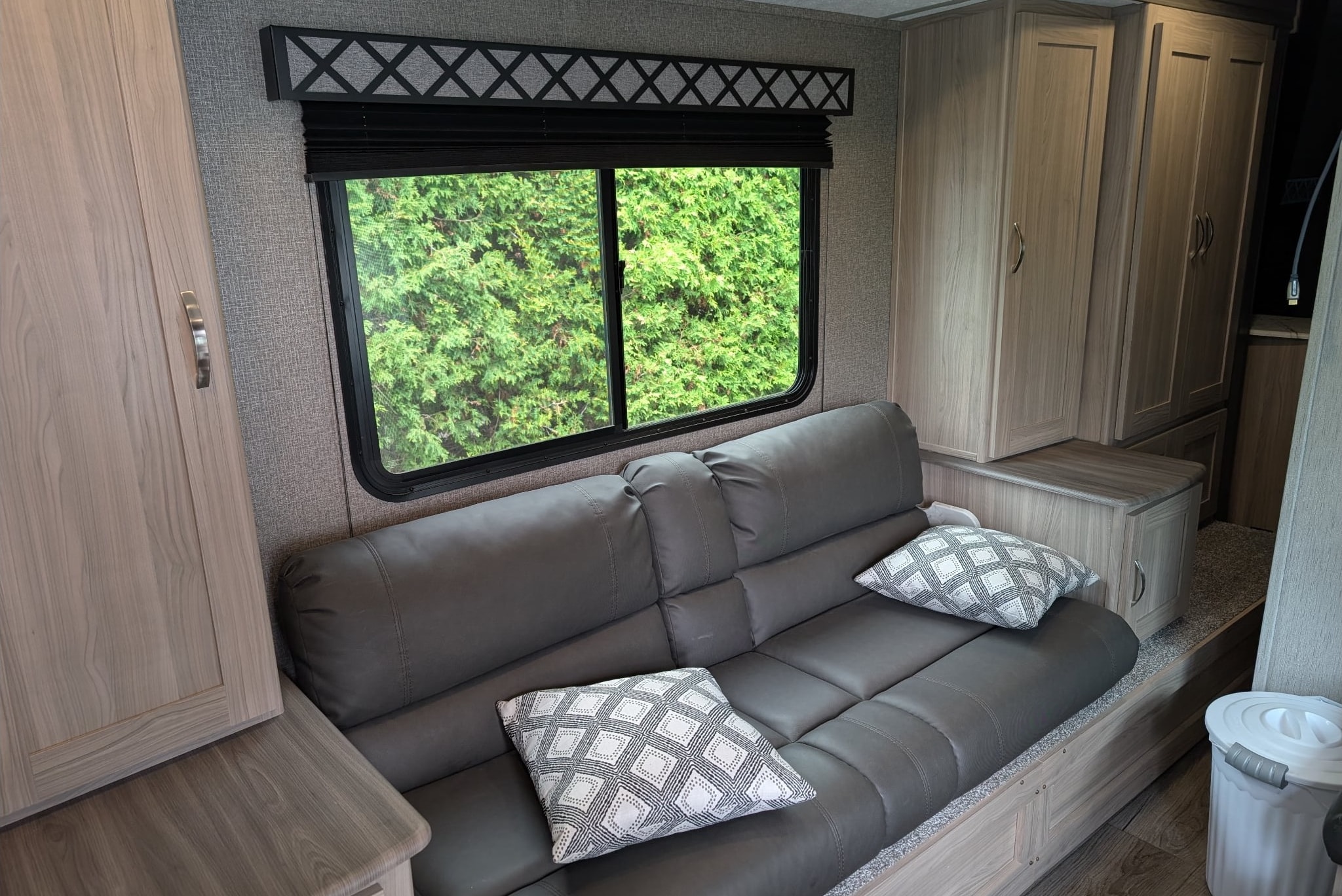 IBB Coachmen freedom express 246 RKS Travel Trailer