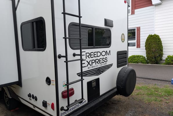 IBB Coachmen freedom express 246 RKS Travel Trailer