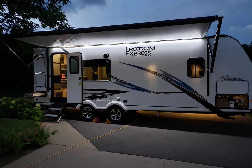 IBB Coachmen freedom express 246 RKS Travel Trailer