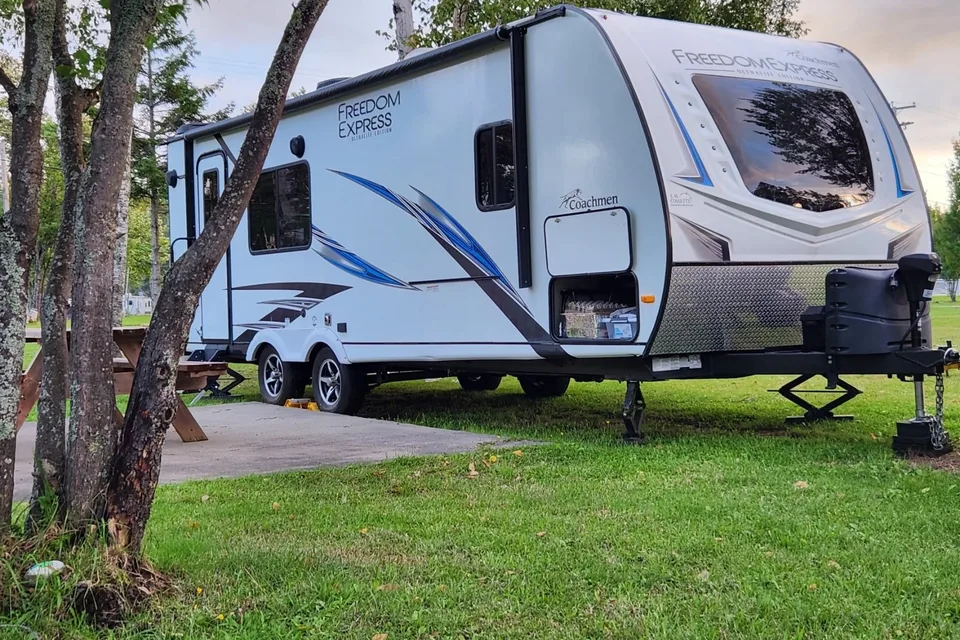 IBB Coachmen freedom express 246 RKS Travel Trailer