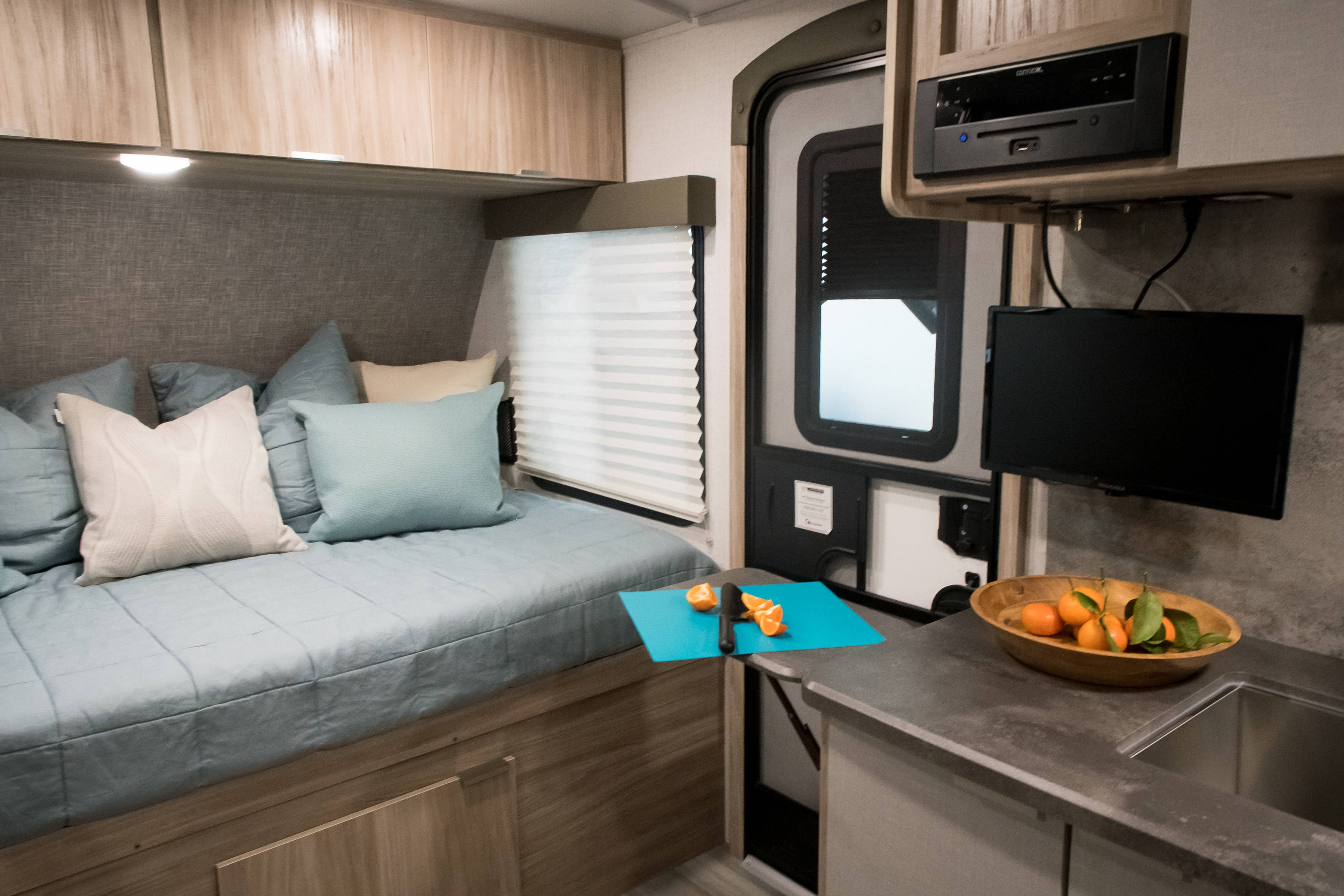 Jane la Winnebago Minnie Winnie 2100BH Travel Trailer 2021 Roulotte